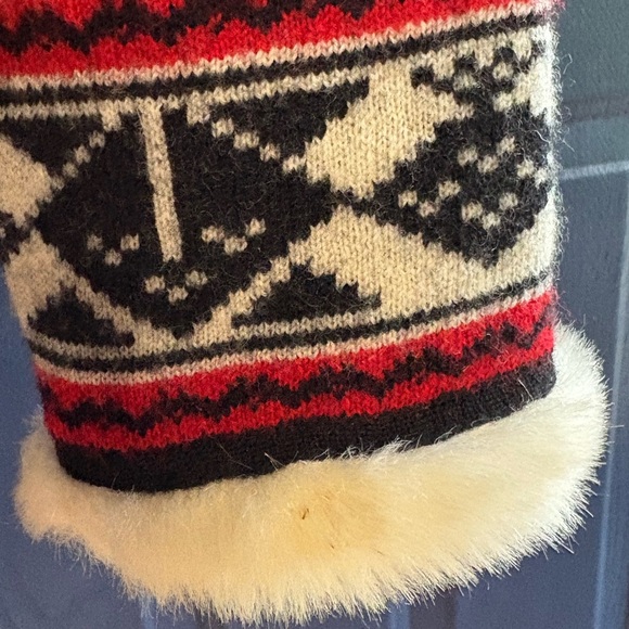 Vintage Pendleton Cream Sweater w/ Black &Red Accents Size S. 100% Virgin Wool - Picture 2 of 14